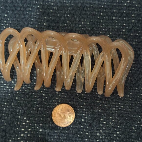 Claw Hair Clip, Medium, Hinged Closure, Caramel Tan - Picture 10 of 10